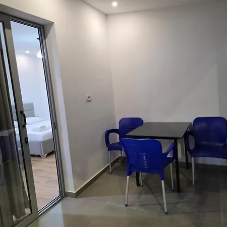 Jimmy's Πανσιόν 3*