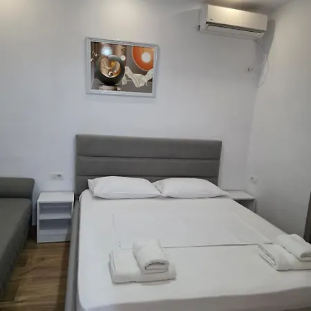 Πανσιόν Jimmy's Εξαμίλιο